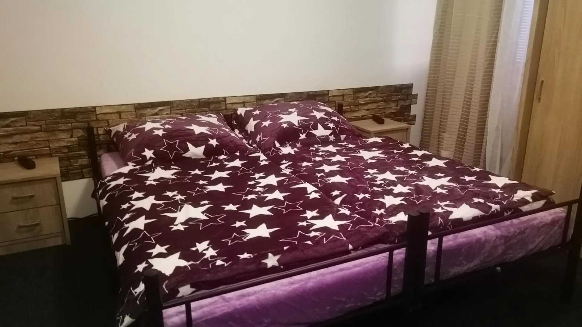 Rena Otel Prag 0*,