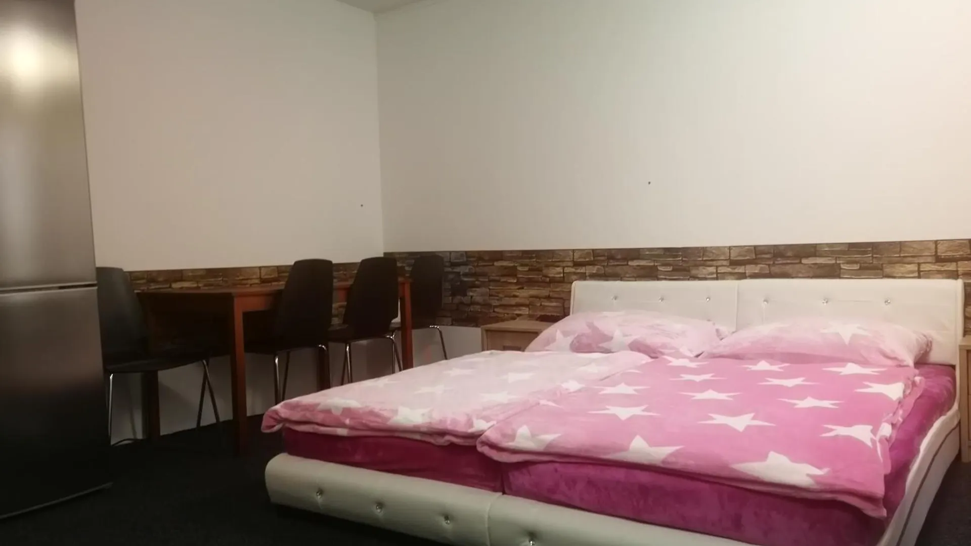 Rena Otel Prag Konukevi